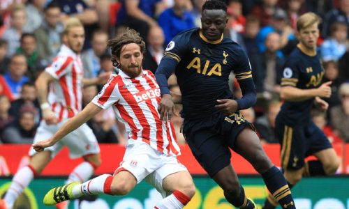 Stoke City's Welsh midfielder Joe Allen (L) vies with Tottenham Hotspur's Kenyan midfielder Victor Wanyama during the English Premier League football match between Stoke City and Tottenham Hotspur at the Bet365 Stadium in Stoke-on-Trent, central England on September 10, 2016. / AFP / Lindsey PARNABY / RESTRICTED TO EDITORIAL USE. No use with unauthorized audio, video, data, fixture lists, club/league logos or 'live' services. Online in-match use limited to 75 images, no video emulation. No use in betting, games or single club/league/player publications.  /         (Photo credit should read LINDSEY PARNABY/AFP/Getty Images)