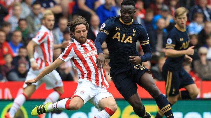 Stoke City's Welsh midfielder Joe Allen (L) vies with Tottenham Hotspur's Kenyan midfielder Victor Wanyama during the English Premier League football match between Stoke City and Tottenham Hotspur at the Bet365 Stadium in Stoke-on-Trent, central England on September 10, 2016. / AFP / Lindsey PARNABY / RESTRICTED TO EDITORIAL USE. No use with unauthorized audio, video, data, fixture lists, club/league logos or 'live' services. Online in-match use limited to 75 images, no video emulation. No use in betting, games or single club/league/player publications.  /         (Photo credit should read LINDSEY PARNABY/AFP/Getty Images)